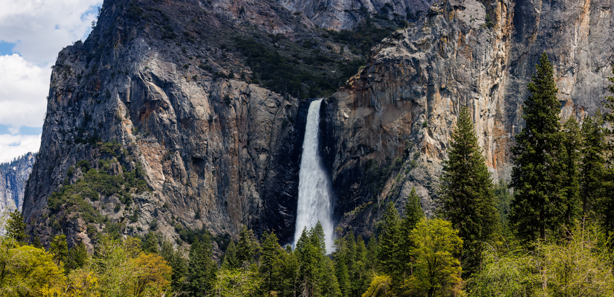 Read more about the article Experiencing Majestic Bridalveil Fall: A Panoramic Adventure in Yosemite National Park